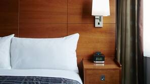 Premium bedding, in-room safe, free WiFi