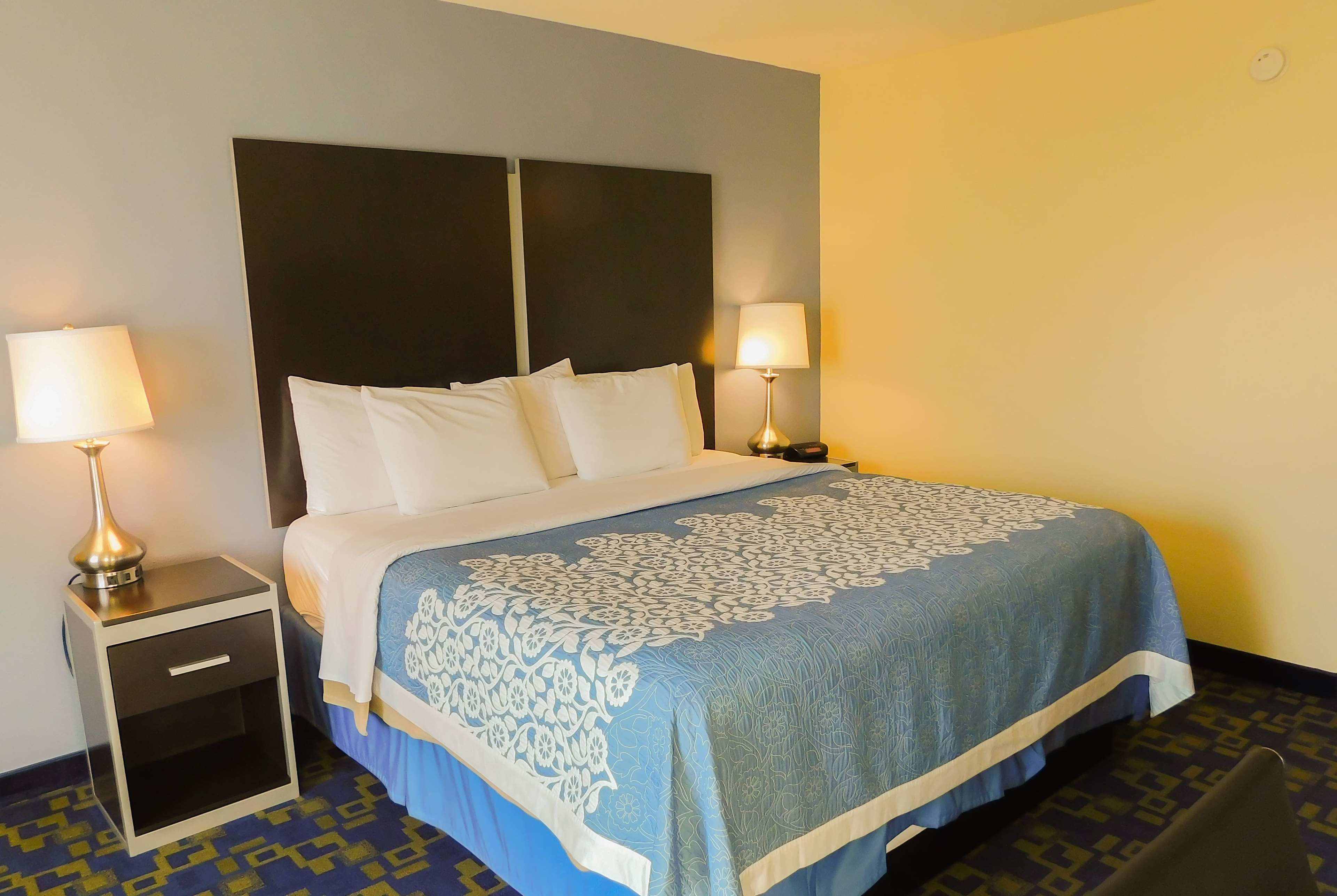 Days Inn & Suites by Wyndham Pocahontas in Pocahontas, United States