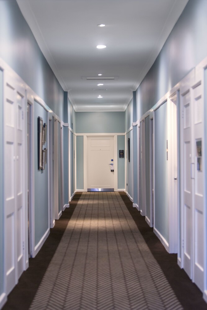 Hallway, Hotel Kurrajong Canberra