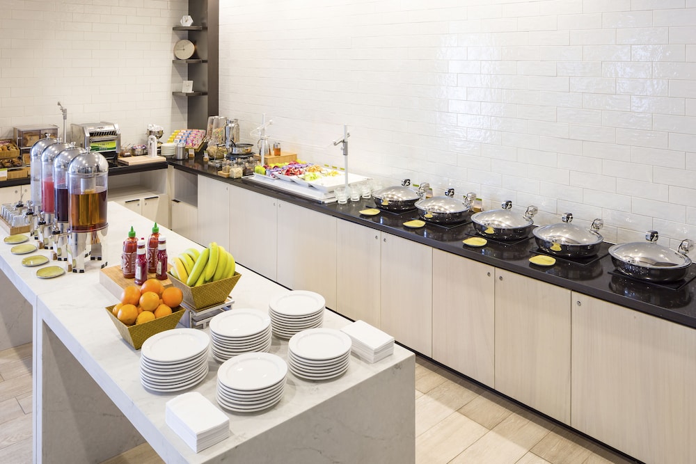 Breakfast buffet, Doubletree By Hilton Boston Logan Airport Chelsea