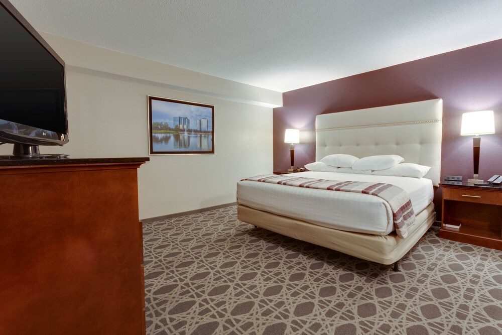 Drury Inn & Suites Kansas City Overland Park