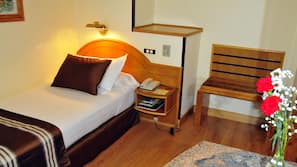 Minibar, caja fuerte, escritorio y camas supletorias (de pago)