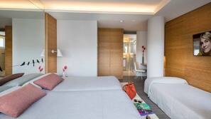 Minibar, Zimmersafe, Schreibtisch, Verdunkelungsvorhänge