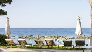 2 piscine all'aperto, cabanas (a pagamento), ombrelloni da piscina