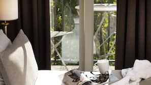 Minibar, in-room safe, desk, soundproofing