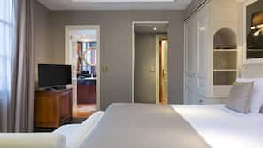 Minibar, in-room safe, desk, soundproofing