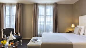 Minibar, in-room safe, desk, soundproofing