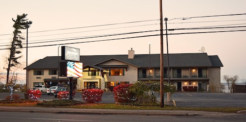 Great Place to stay Beachfront Hotel near Houghton Lake 