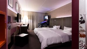 1 Schlafzimmer, hochwertige Bettwaren, Zimmersafe, Schreibtisch