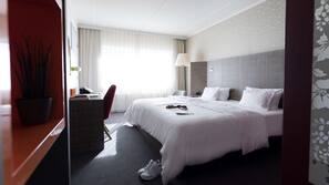 1 Schlafzimmer, hochwertige Bettwaren, Zimmersafe, Schreibtisch