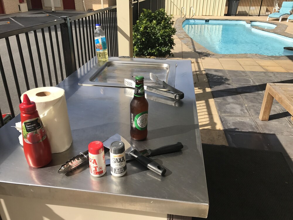 BBQ/picnic area, Comfort Inn Glenelg