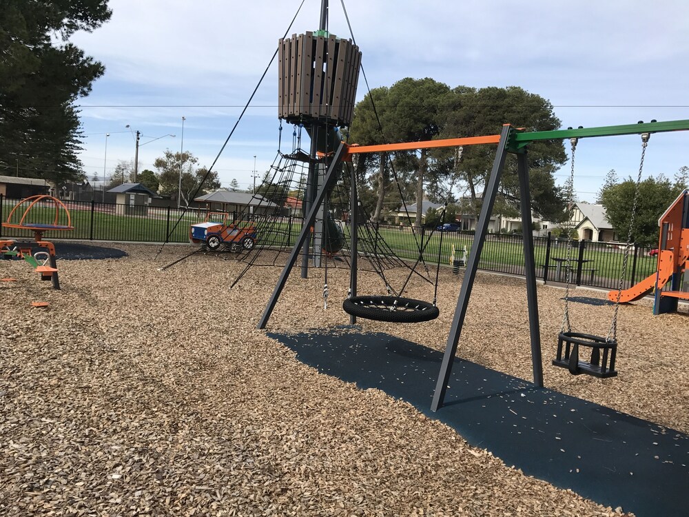 Children's play area - outdoor, Comfort Inn Glenelg