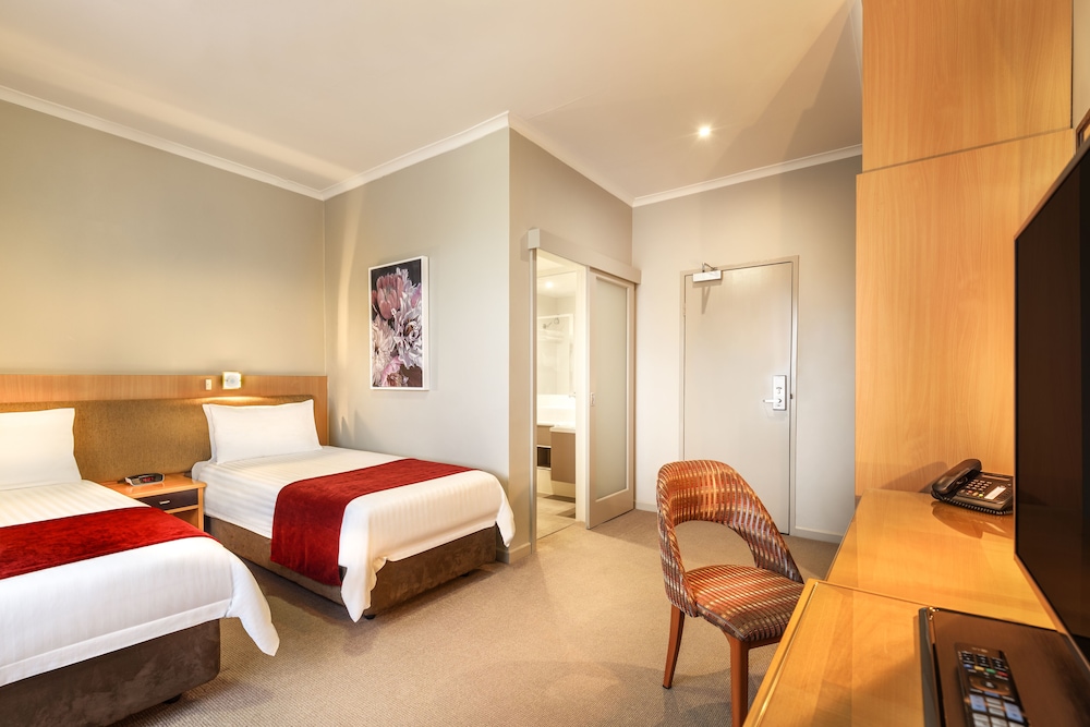 Best Western Plus Travel Inn Hotel