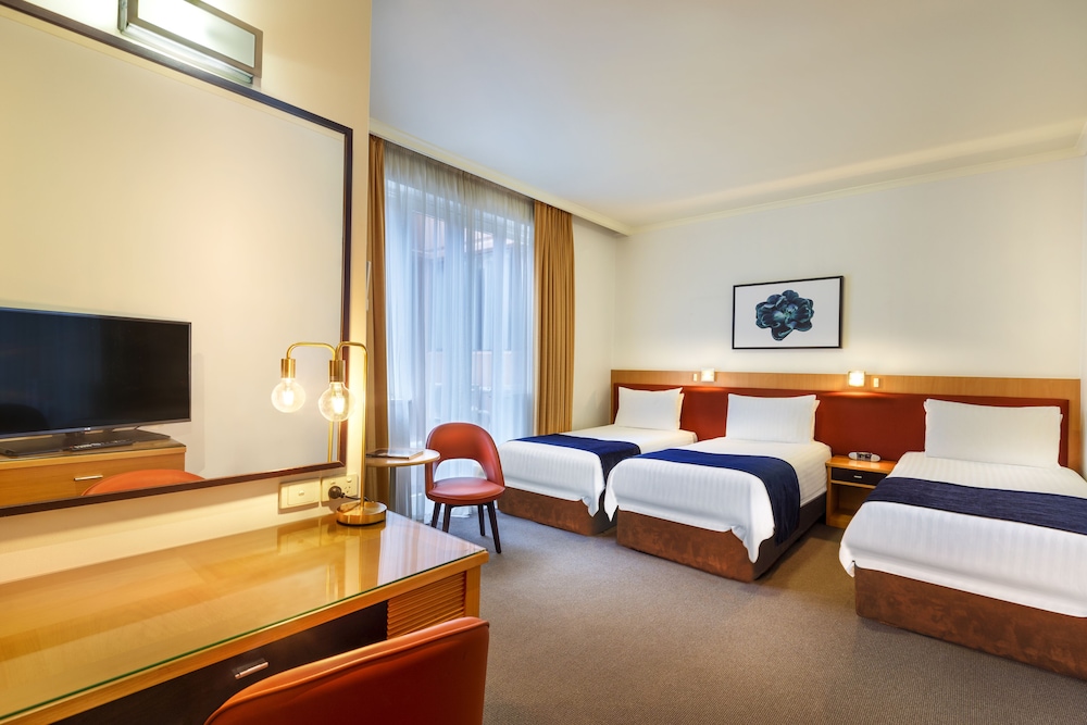 Best Western Plus Travel Inn Hotel