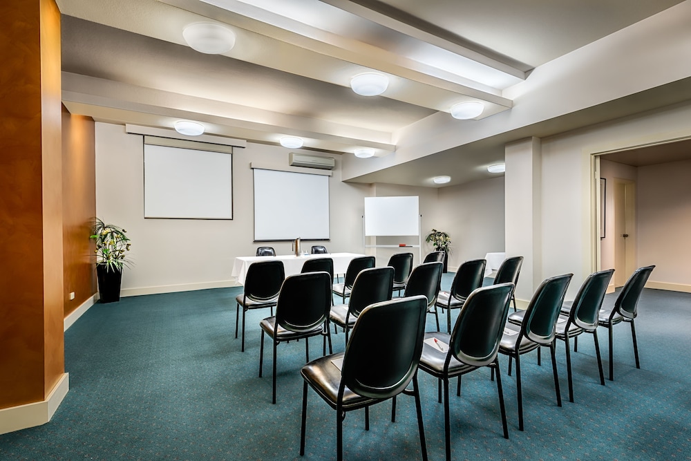 Best Western Plus Travel Inn Hotel