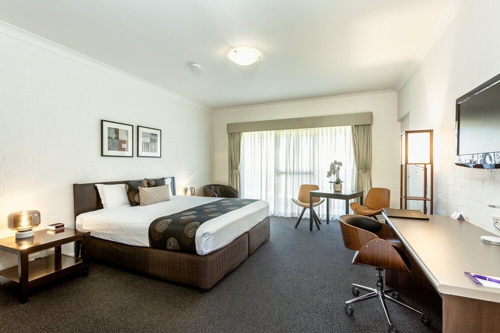Blazing Stump Motel & Suites