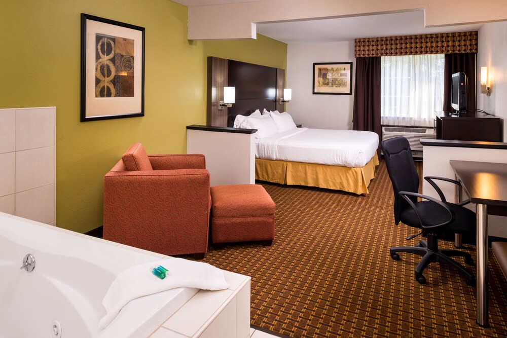 Holiday Inn Express Hotel & Suites Bucyrus, an IHG Hotel