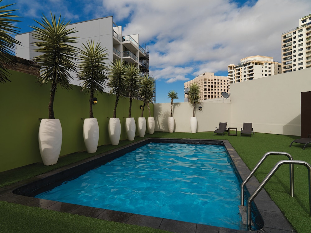 Outdoor pool, Vibe Hotel Sydney