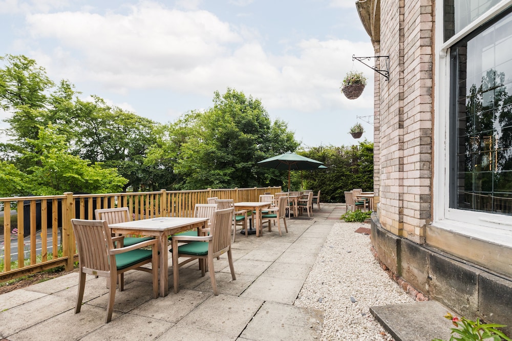 Terrace/patio, Elmbank Hotel & Lodge