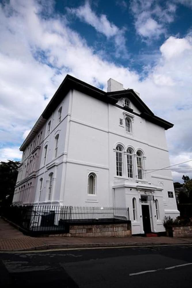 Exterior, Elmbank Hotel & Lodge