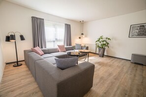 Family Room (Large) | Living area | 34-inch TV with cable channels