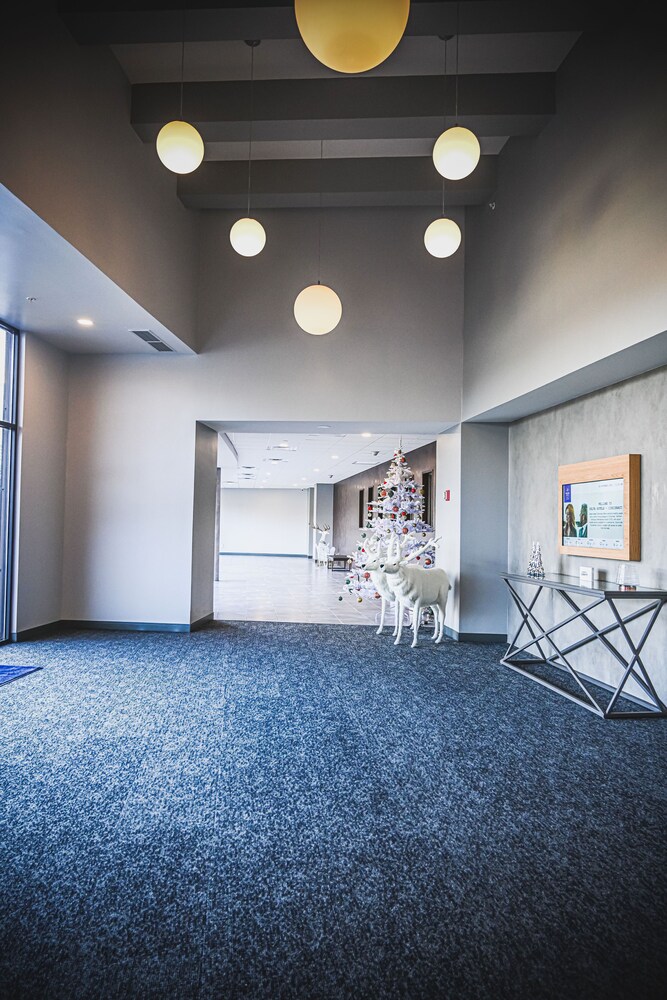 Interior entrance, Delta Hotels by Marriott Cincinnati Sharonville