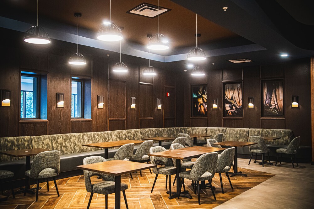 Breakfast area, Delta Hotels by Marriott Cincinnati Sharonville