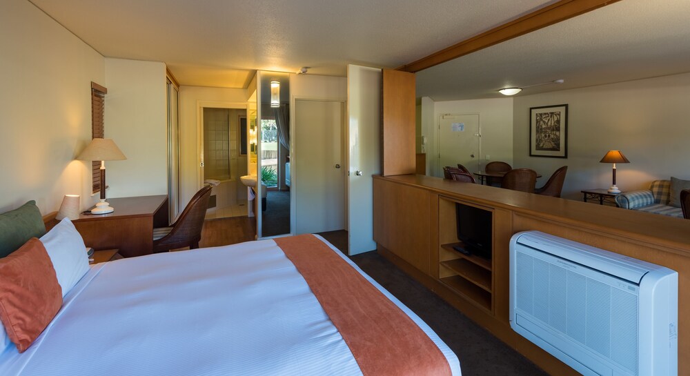 Pacific Bay Resort