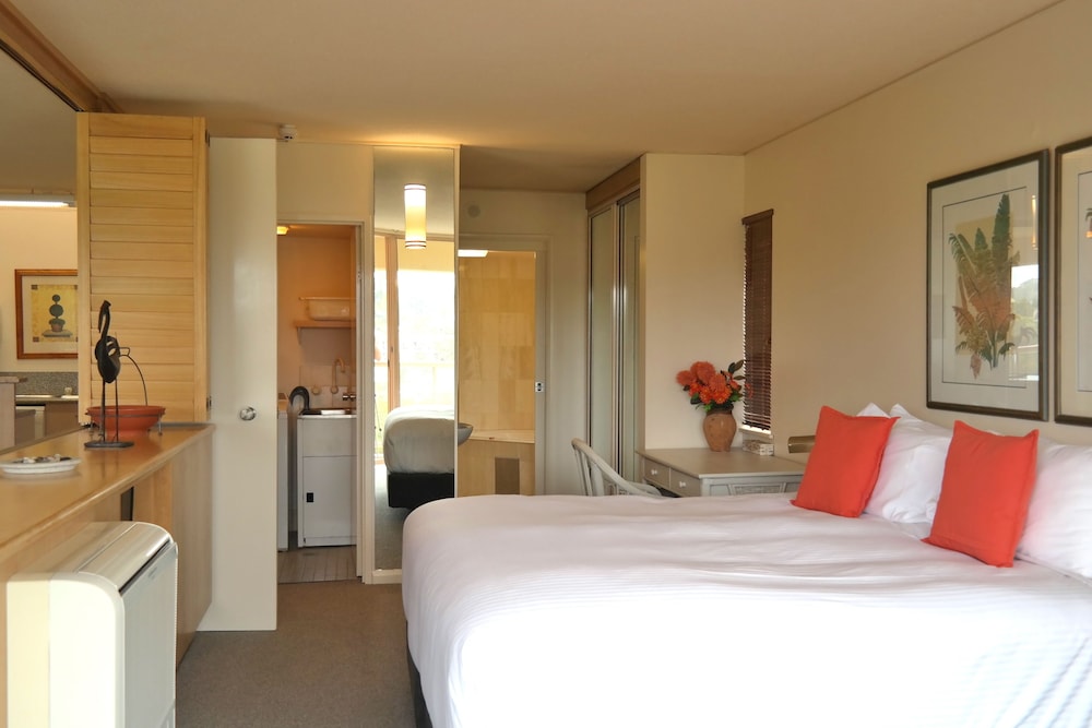Pacific Bay Resort