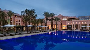 5 piscinas al aire libre, sombrillas, tumbonas