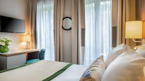 Premium bedding, in-room safe, blackout curtains, soundproofing