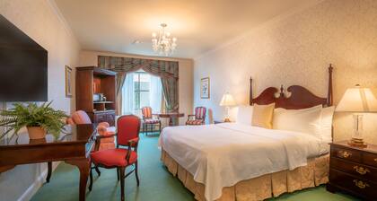 Bristol Hotel, Boutique Collection