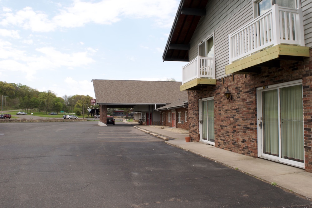 AmeriVu Inn and Suites St. Croix Falls in St Croix Falls Best Rates