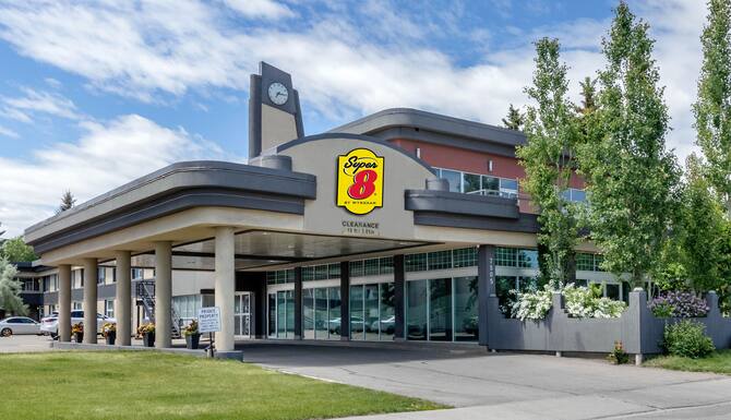 Super 8 By Wyndham Macleod Trail Calgary Get Low 2022 Rates On Expedia Super 8 By Wyndham Macleod Trail Calgary Get Low 2022 Rates On Expedia
