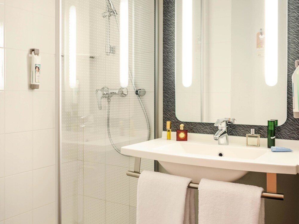 Ibis Hotel Clichy Batignolles Ibis Hotel Clichy Batignolles