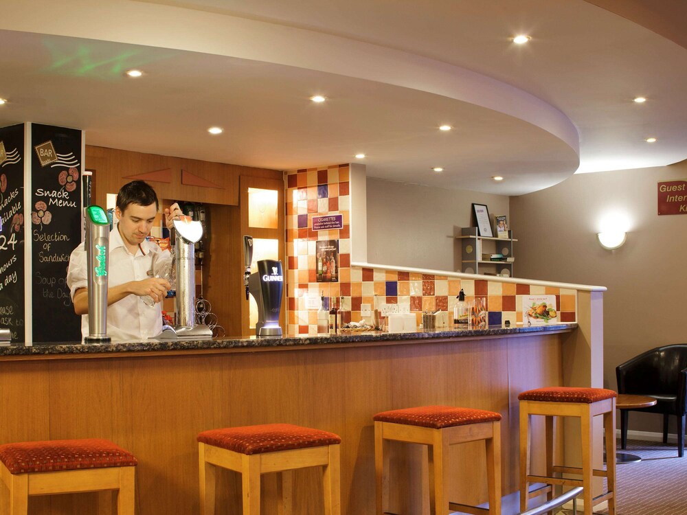 Bar (en el alojamiento), ibis Chesterfield Centre – Market Town