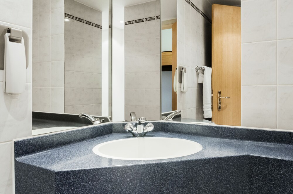 Baño, ibis Chesterfield Centre – Market Town