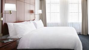 Premium bedding, in-room safe, desk, blackout drapes