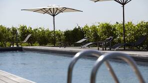 Outdoor pool, pool umbrellas, sun loungers