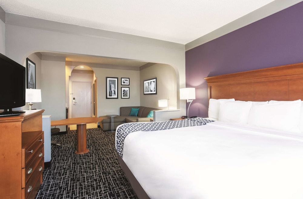 La Quinta Inn & Suites by Wyndham Jackson Airport