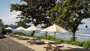 Private beach, black sand, beach towels, snorkelling