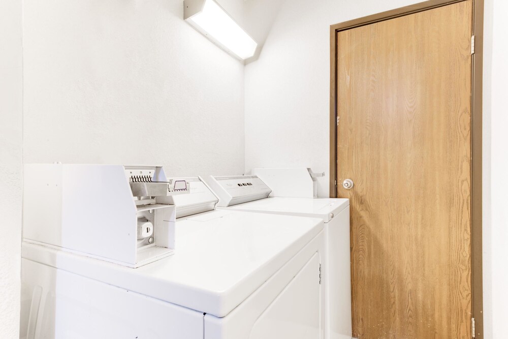 Laundry room, Super 8 by Wyndham Hagerstown