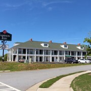 Top 10 Hotels On The Lake In Gainesville Ga 72 Lakeside Hotel Deals