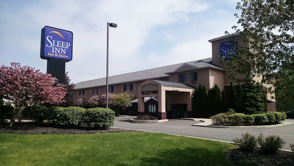 Sleep Inn & Suites Queensbury Glens Falls in Queensbury Best Rates & Deals on Orbitz