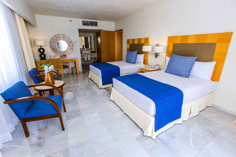 Park Royal Beach Resort Cancún - All Inclusive: 2019 Room Prices $245