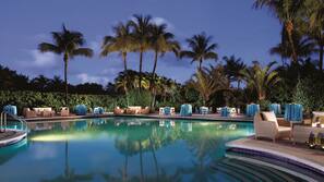 2 outdoor pools
