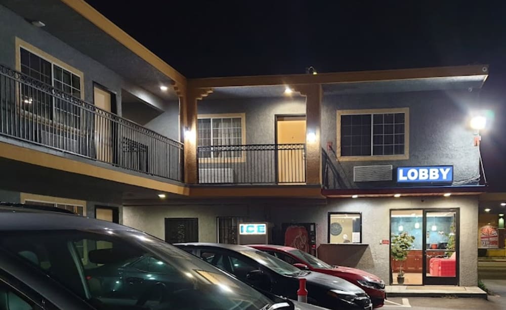 American Inn & Suites LAX