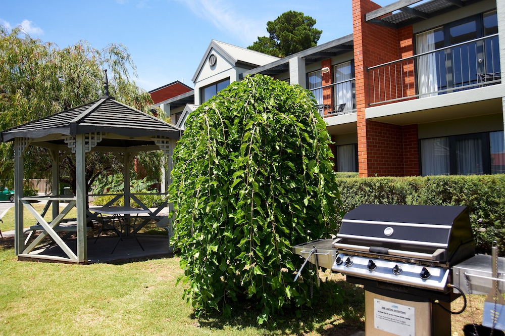 BBQ/picnic area, Quest Bendigo