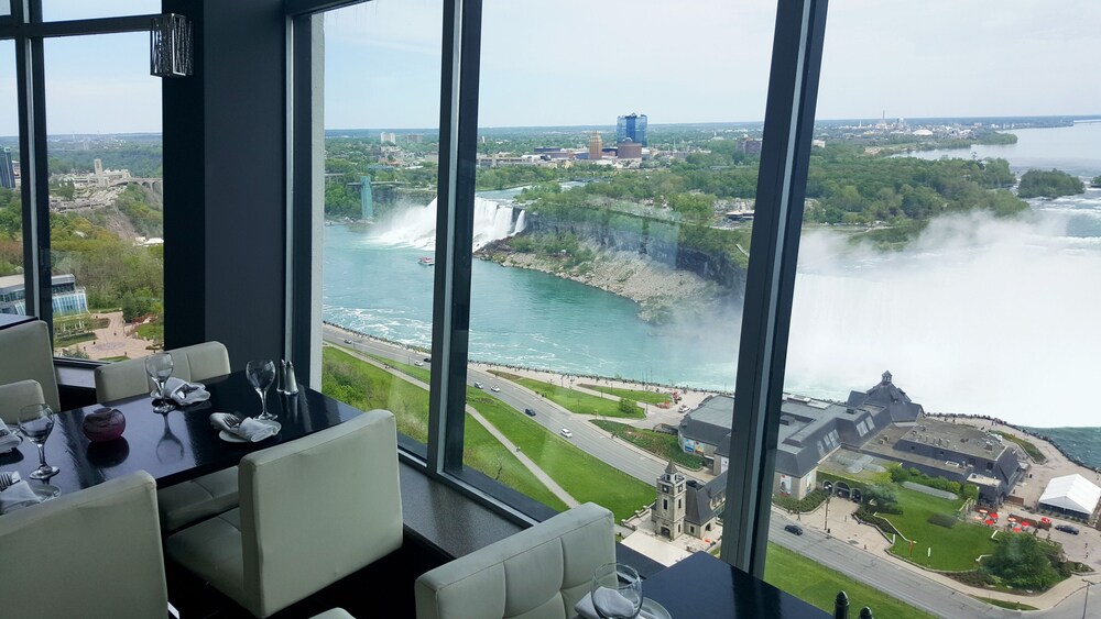 The Tower Hotel Fallsview: 2017 Room Prices, Deals & Reviews | Expedia