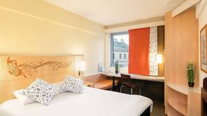 Zimmersafe, Schreibtisch, schallisolierte Zimmer, Bügeleisen/Bügelbrett
